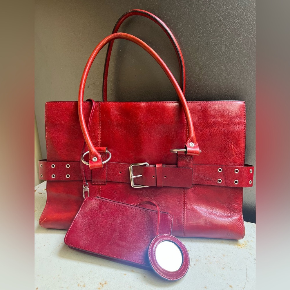 Red Wilson’s leather bag/brief case with mini detachable pouch and mirror